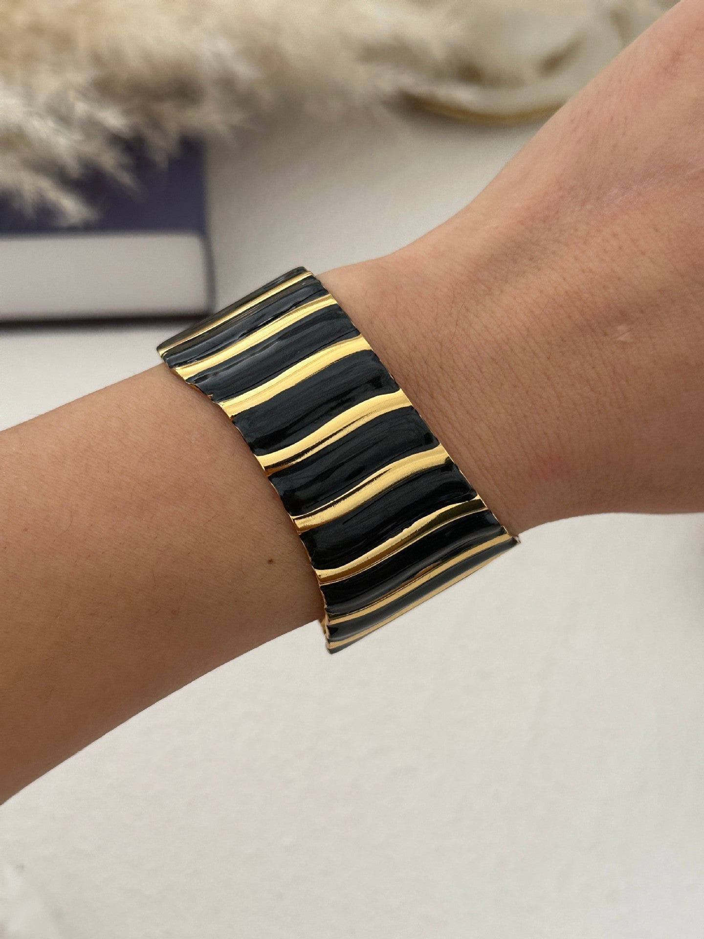 Elegant Gold Plated Starfish Pattern Stainless Steel Open Cuff Bracelet