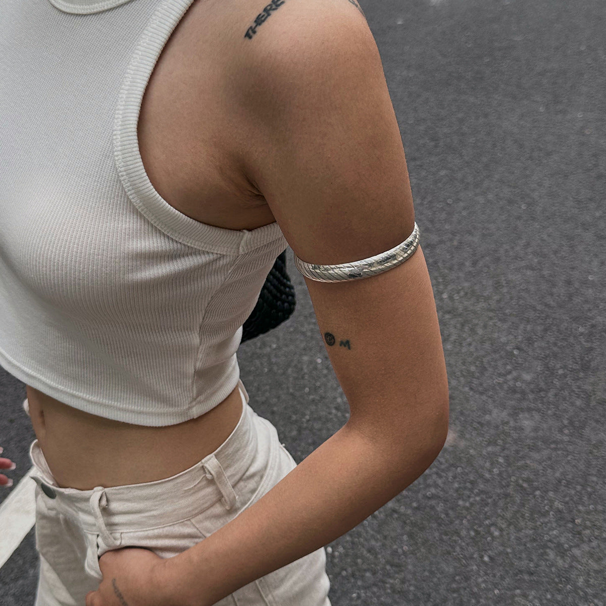Pulsera geométrica irregular minimalista de aleación con acabado chapado para mujer