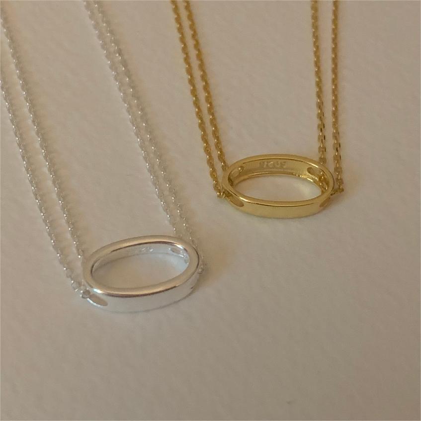 Collana pendente geometrica ovale minimalista in argento sterling 925 con placcatura in oro e motivo floreale a tulipano su catena a serpente