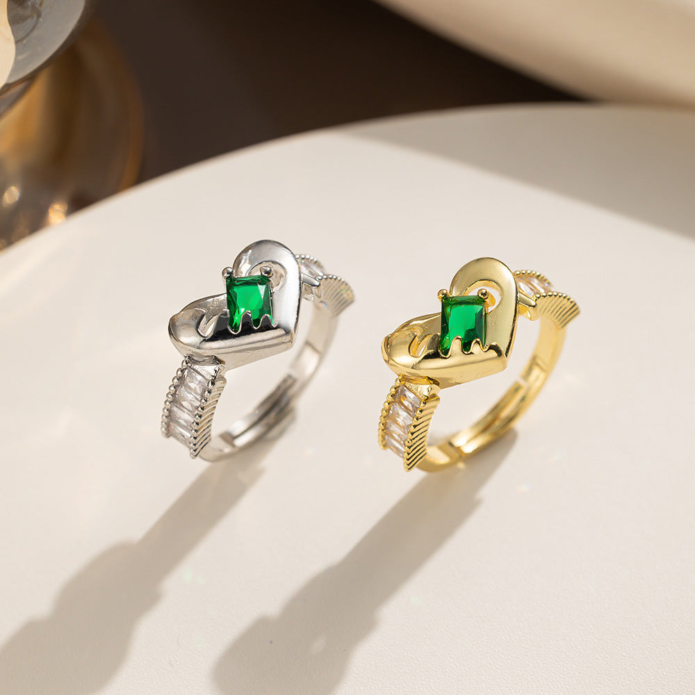 Anello Minimalista in Acciaio al Titanio a Forma di Cuore con Intarsio di Strass e Finitura Placcata da Donna