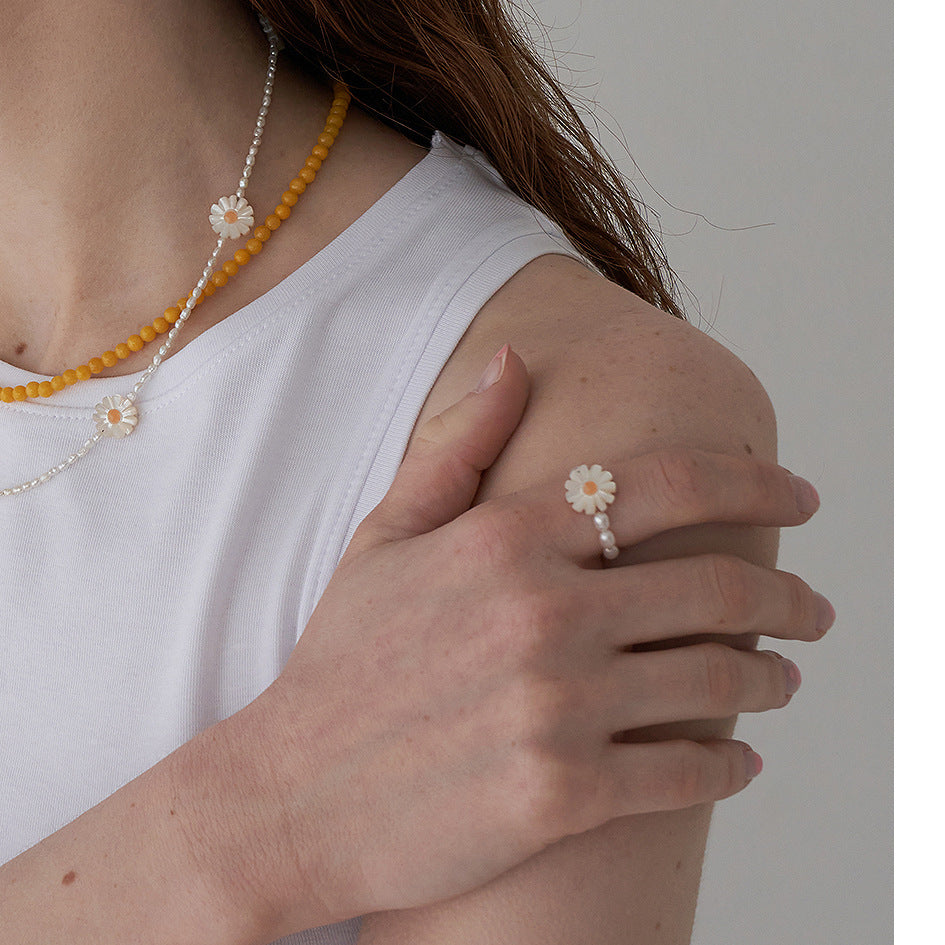 Minimalist Daisy-Shaped Freshwater Pearl Stretch Ring for Women with Floral Design