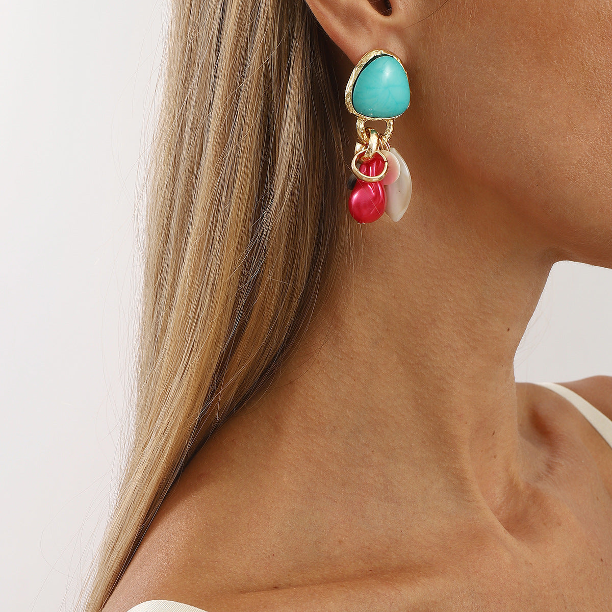 Pendientes de resina étnicos vintage geométricos con cuentas, detalles de perlas y acabado de esmalte para mujer