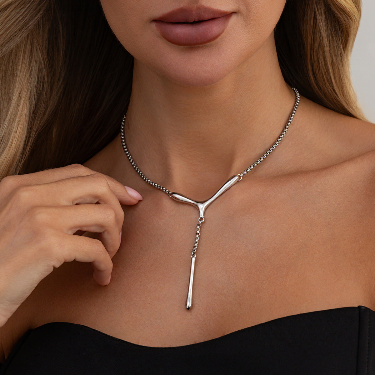 Minimalist Teardrop Zinc Alloy Pendant Plated Iron Necklace for Women