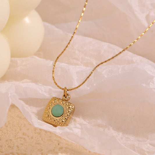 Collar con Colgante de Piedra Verde con Textura de Escamas Cuadradas Minimalista para Mujer de Acero Inoxidable con Chapado en Oro de 18K