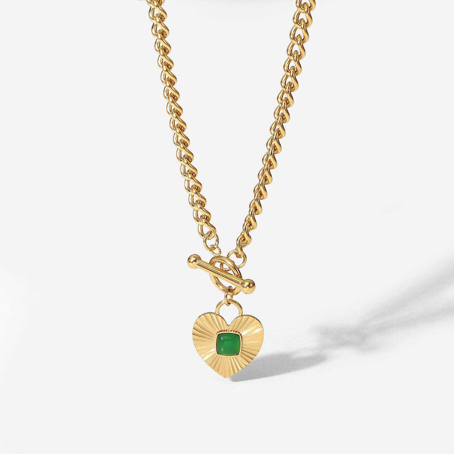 Collana con Ciondolo a Cuore in Acciaio Inossidabile con Intarsio in Agata Verde su Catena Cubana da Donna, Finitura Placcata
