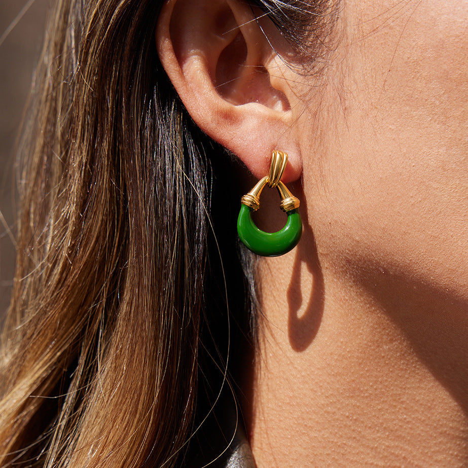 Pendientes minimalistas de acero inoxidable geométricos con acabado esmaltado para mujer. Poste de acero de titanio hipoalergénico.