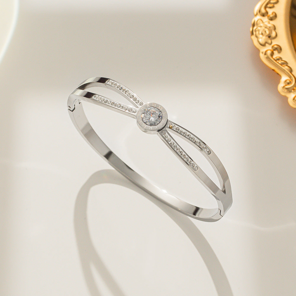 Romantic Double-Ring Rose Gold Plated Titanium Steel Bracelet for Women with Zircon Accents, Geometric Circular Design, Fashionable and Creative Accessory
