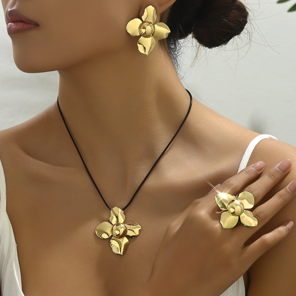 Minimalist Hip Hop Style Floral Flower Pendant Necklace Set with Earrings and Bracelet for Women Alloy Plated in 18K Gold