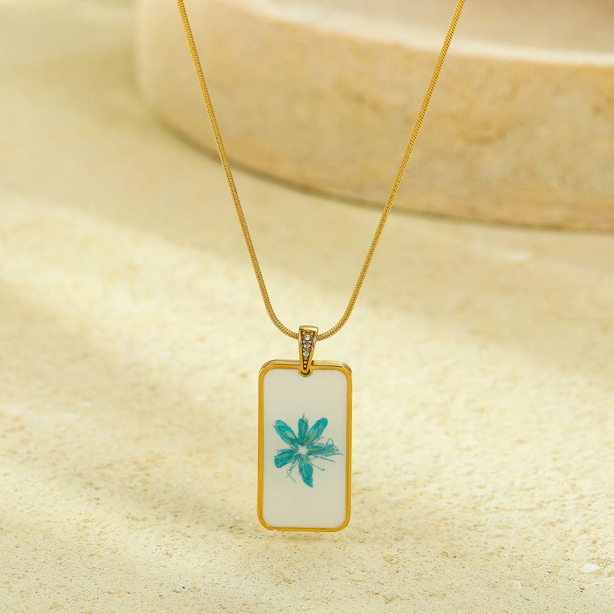 Minimalist Geometric Five-Point Heart Resin Enamel Pressed Dried Flower Pendant Necklace in Stainless Steel