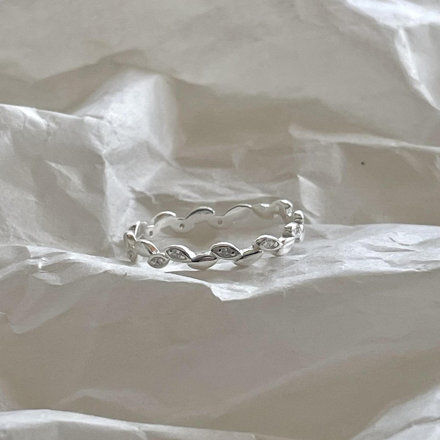 Anillo minimalista de planta chapado en plata de ley 925
