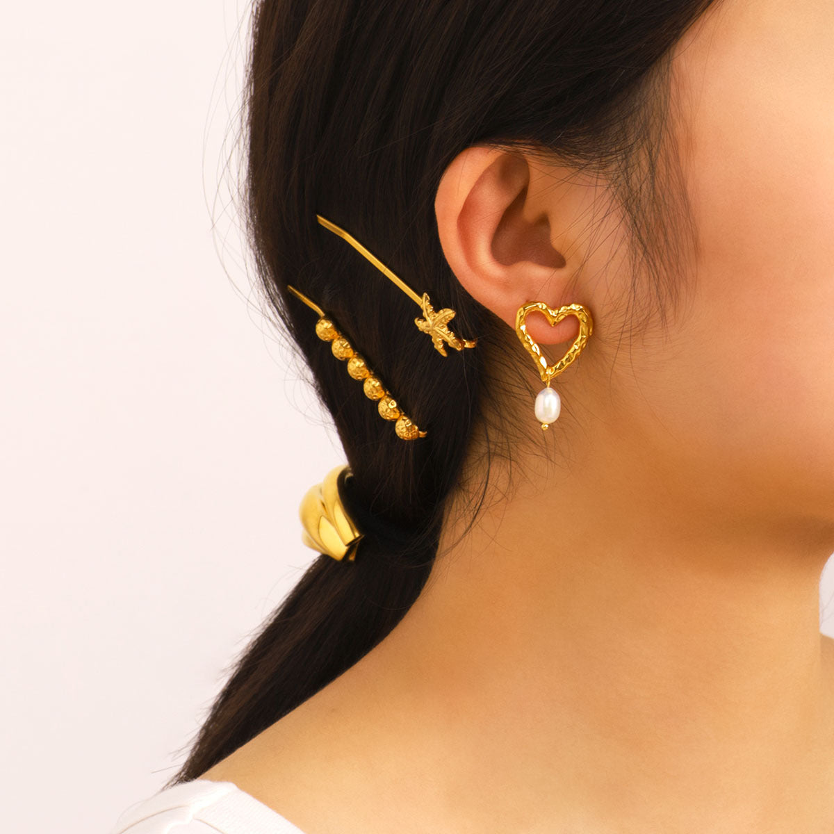 Vintage French-Style Pearl Heart-Shaped Hollow Stainless Steel Earrings for Women with 18K Vacuum Plating