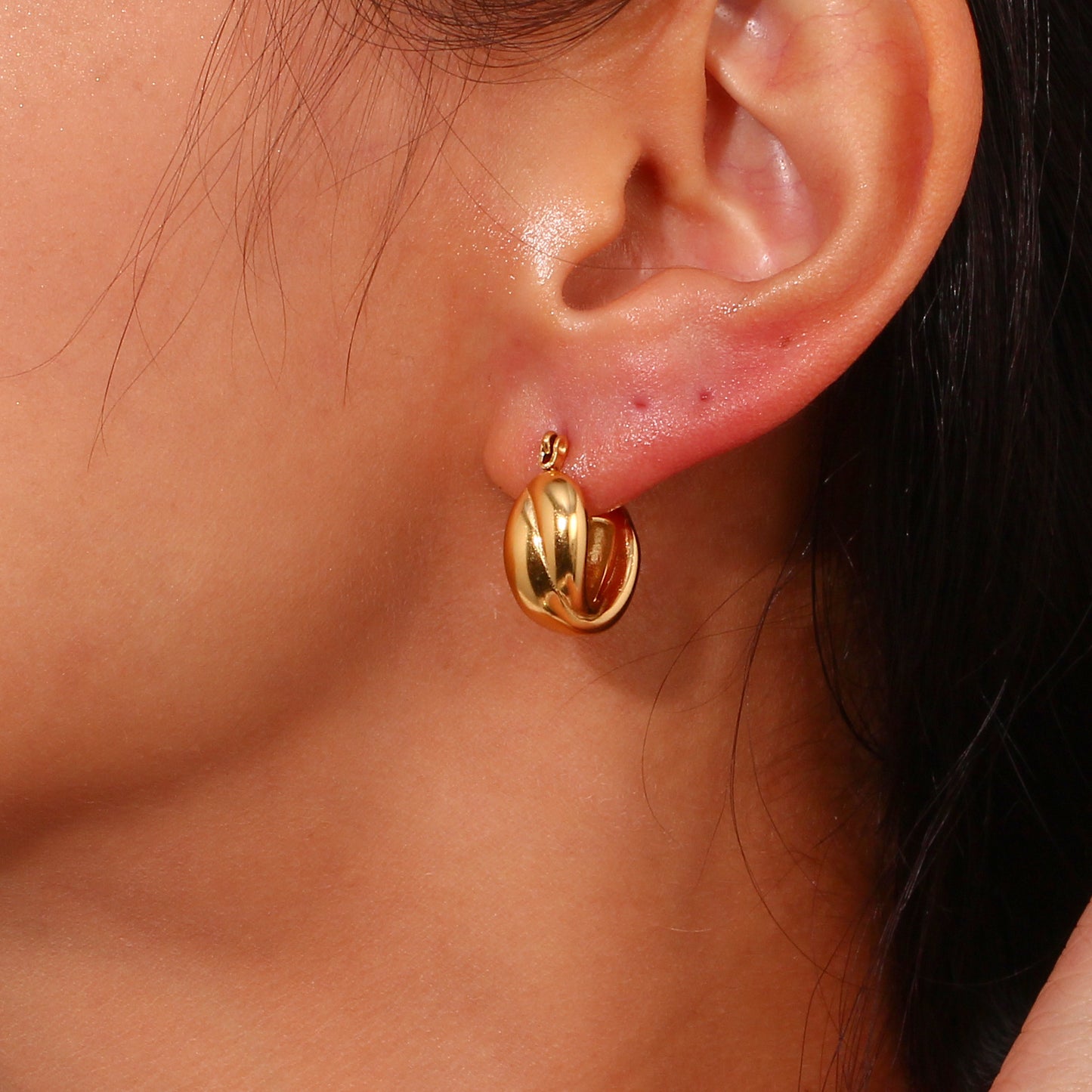 Minimalist Luxe Geometric Stainless Steel Ear Cuffs with 18K Gold Plating and Bread Texture