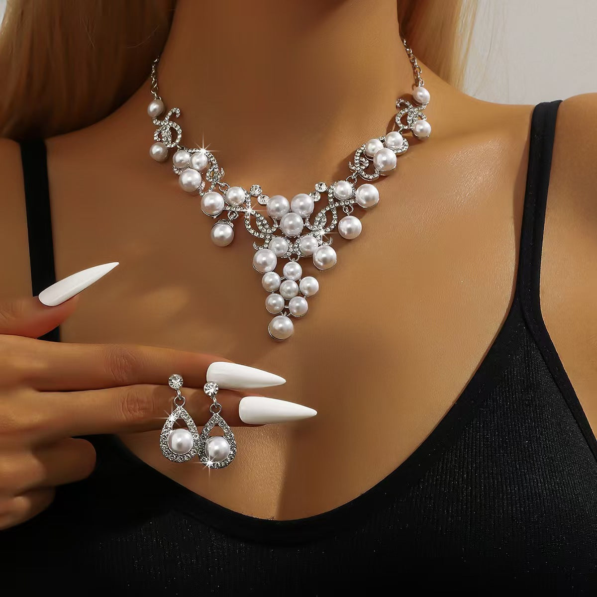 Individualistic Waterdrop-Shaped Pearl Necklace and Earrings Set for Women with Rhinestone Pendant, Plated Finish, O-Chain, Party Wear