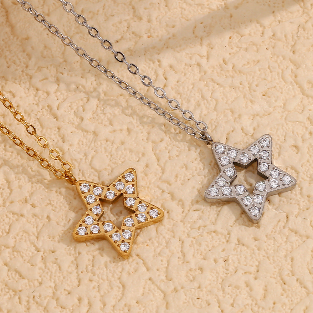 Collana con ciondolo a stella geometrica di tendenza in acciaio inossidabile con placcatura in oro 18K e intarsio di zirconi cubici da donna