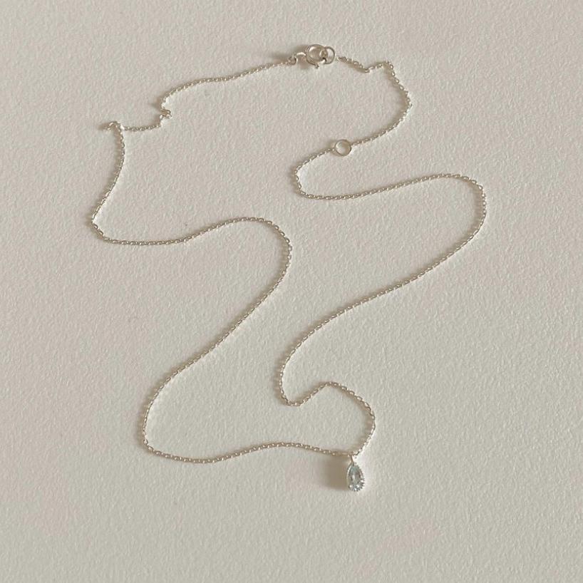Collana Minimalista con Pendente Geometrico in Argento Sterling 925 con Dettagli in Strass