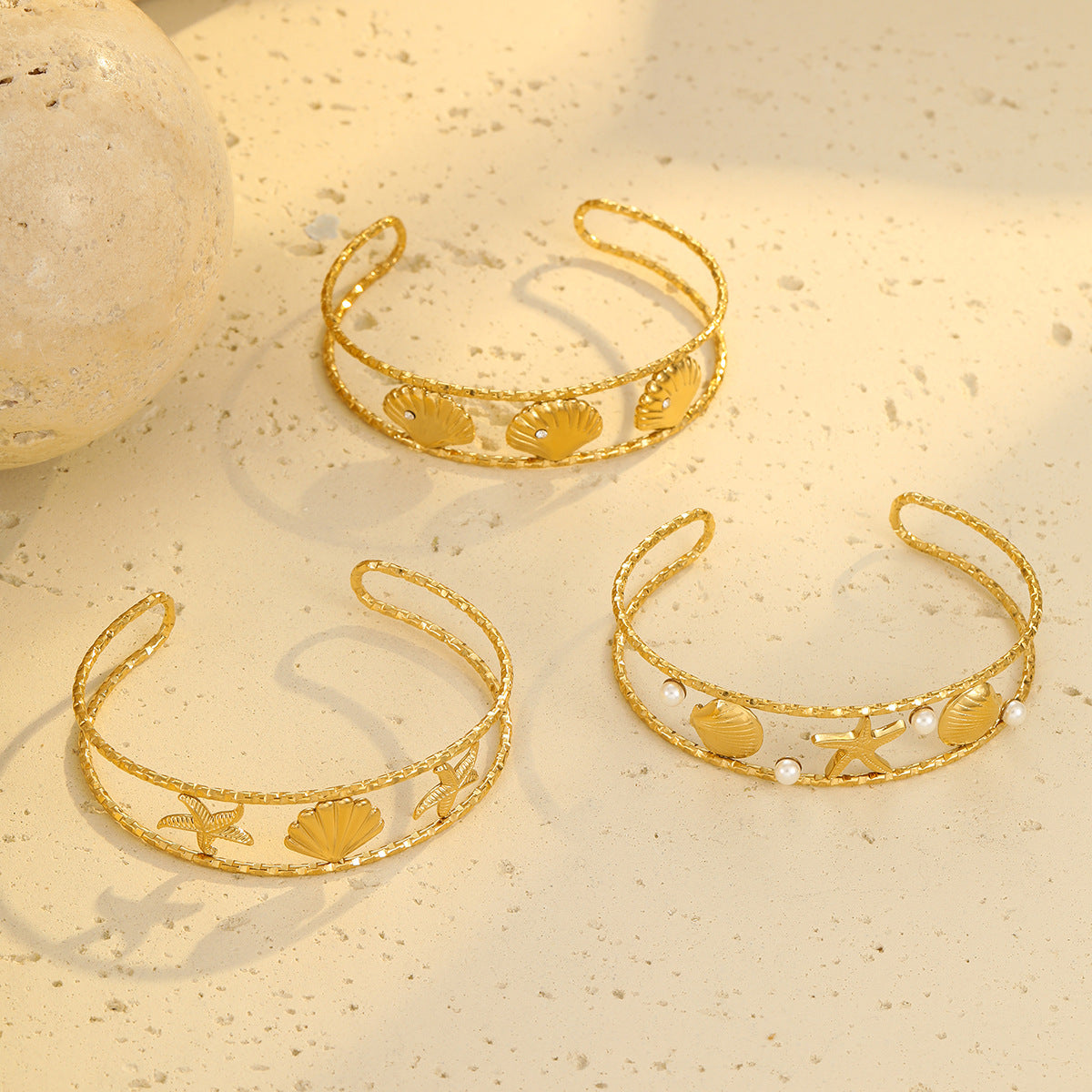 Fashionable Ocean-Themed Summer Bracelet with Starfish and Seashell Motifs Stainless Steel Plated in 18K Gold for Women