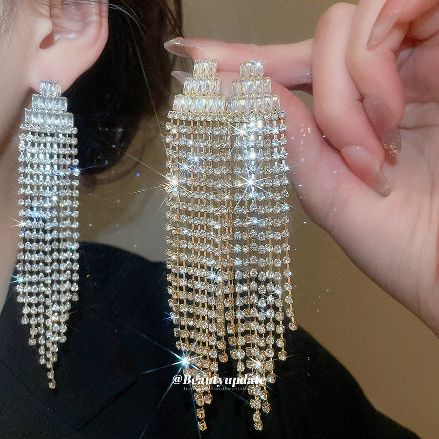 Orecchini a perno da donna geometrici con strass incastonati in rame e perni in acciaio, gioielli alla moda ed eleganti in stile lusso