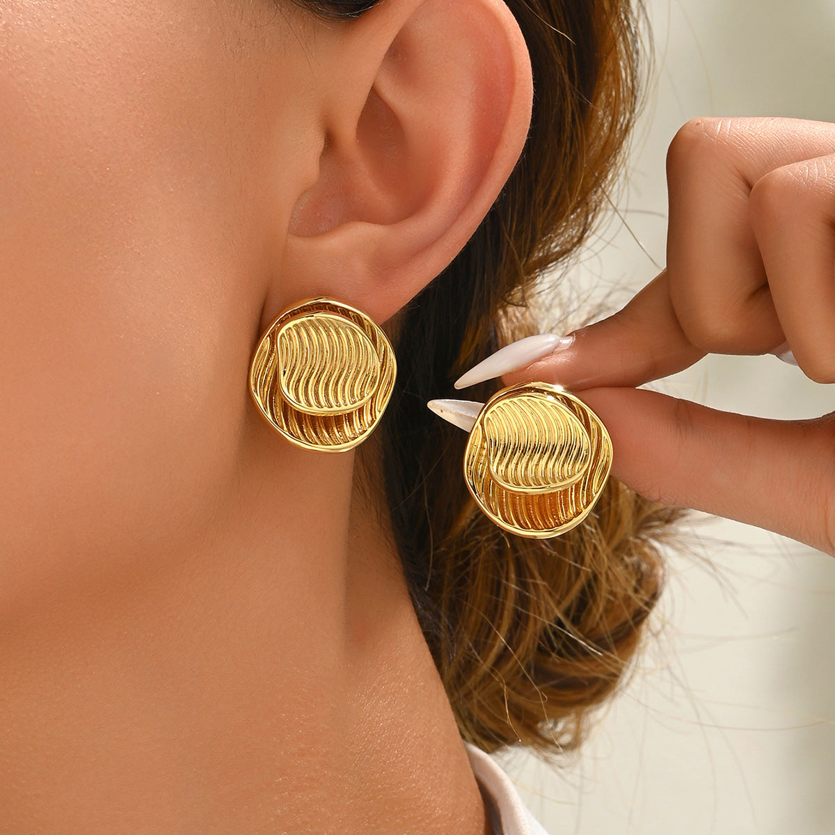 Pendientes de doble capa geométricos redondos ondulados de estilo vintage minimalista para mujer con cobre galvanizado y postes de acero inoxidable