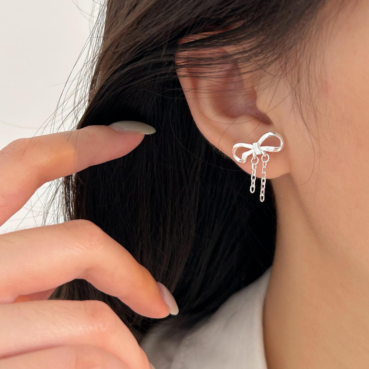 Pendientes Minimalistas de Lazo Chapados en Plata de Ley 925
