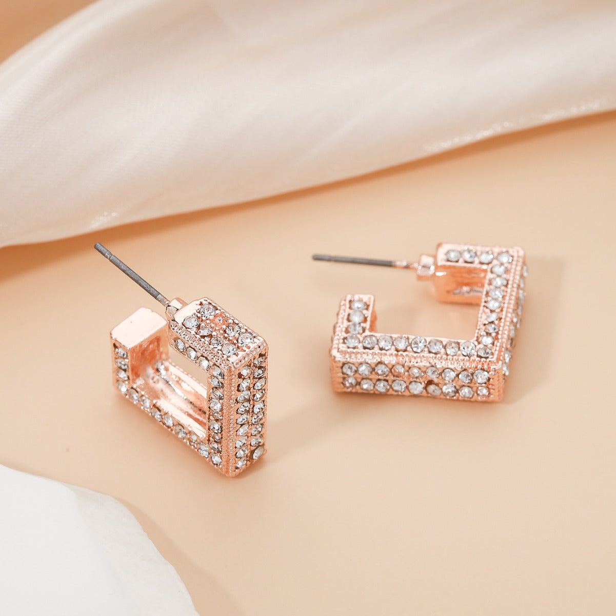 Pendientes de tuerca cuadrados geométricos minimalistas de cobre con diamantes de imitación y postes de acero inoxidable para mujer