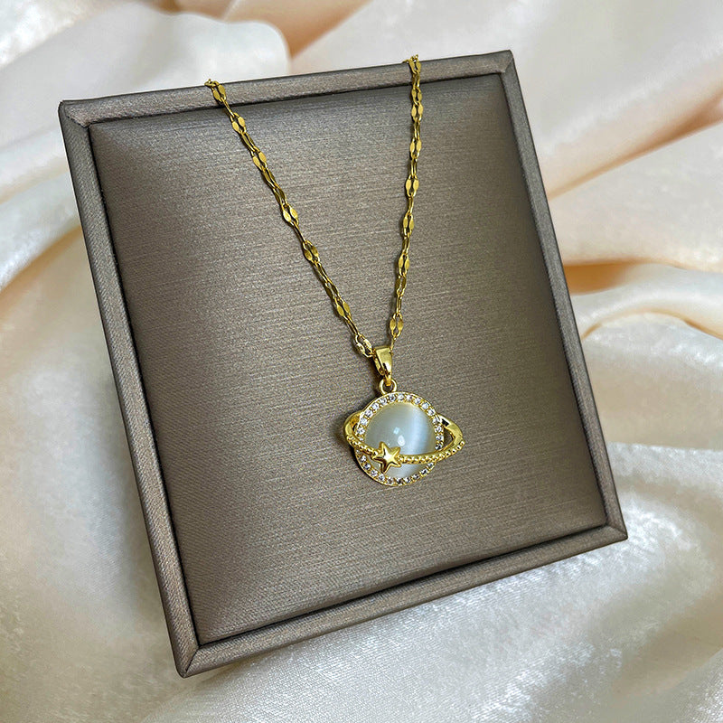 Collana con ciondolo a goccia in rame placcato oro 18 carati con micro-pavé e catena a onda in acciaio al titanio, design originale