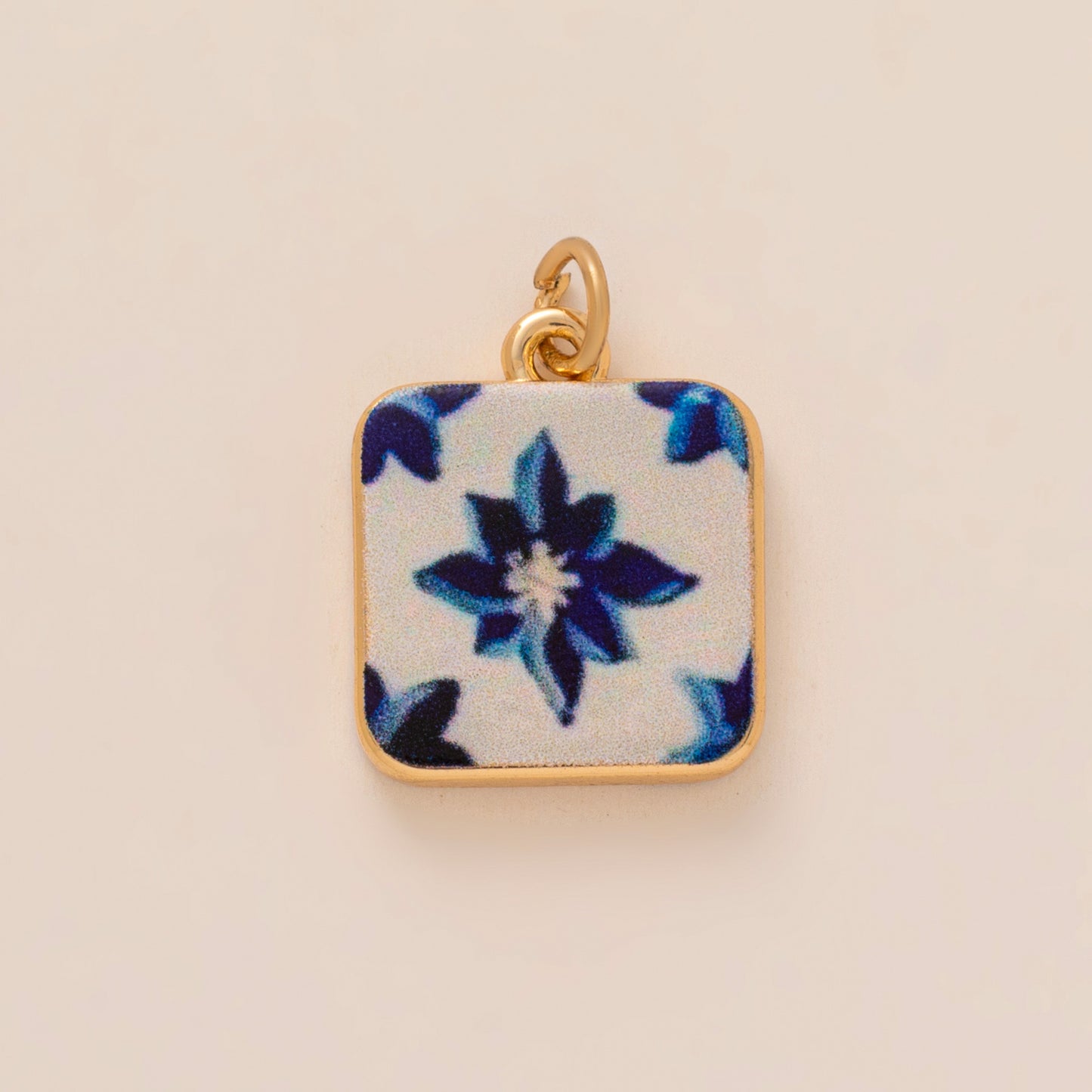 Elegante Collana Casual Unisex con Ciondolo a Barretta a Cuore Geometrico in Ottone Placcato Oro 18K