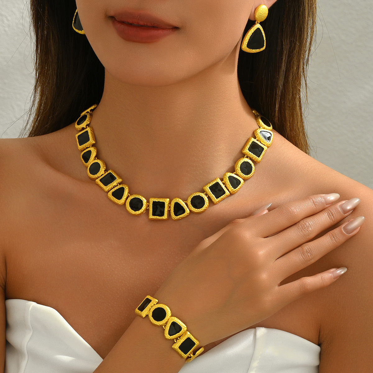 Set di collana lunga geometrica minimalista con smalto a goccia in rame e orecchini e bracciale abbinati per donna