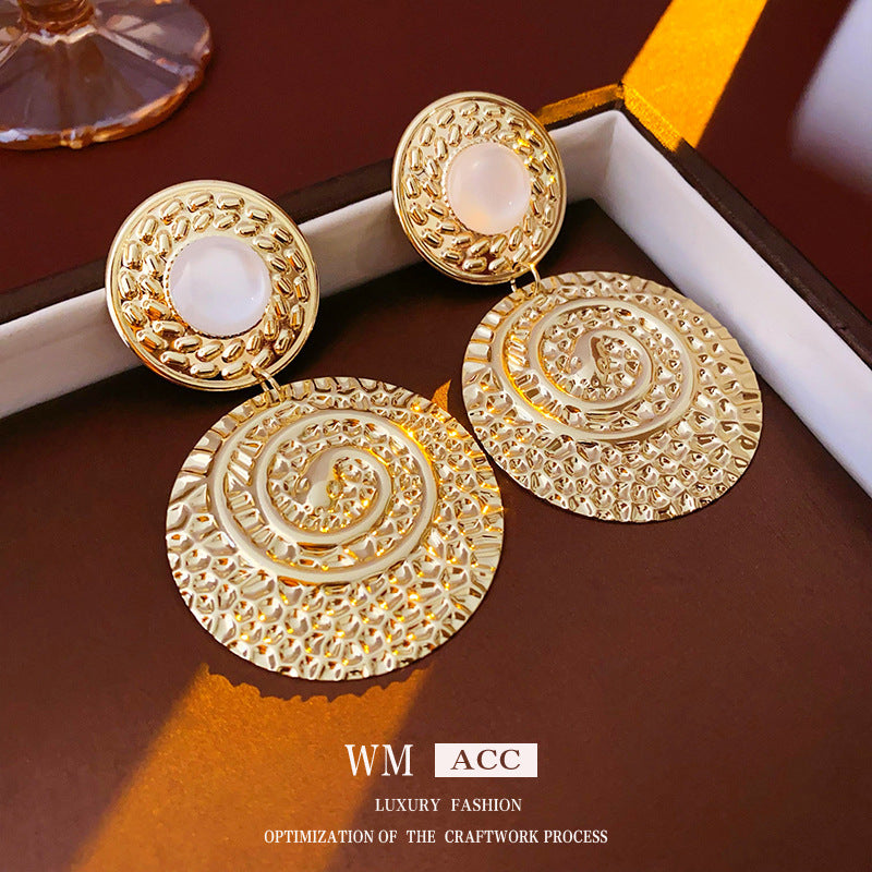 Pendientes colgantes de metal con acabado chapado, diseño floral geométrico de corazón, estilo vintage chic para mujer