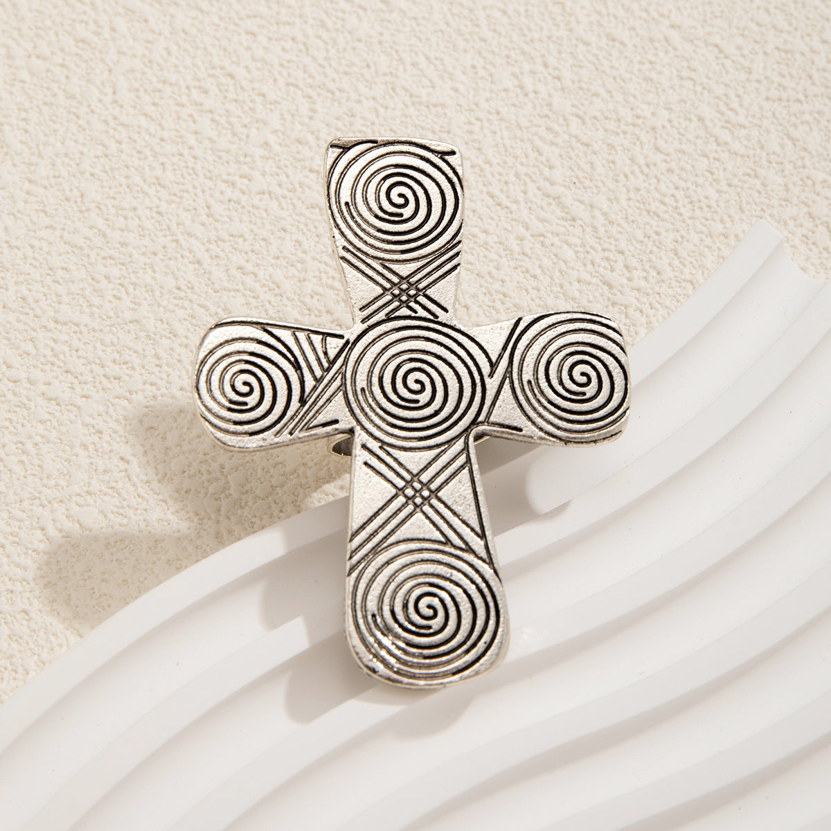 Sweet Punk Plated Alloy Heart Cross Ring with Floral Pattern for Women