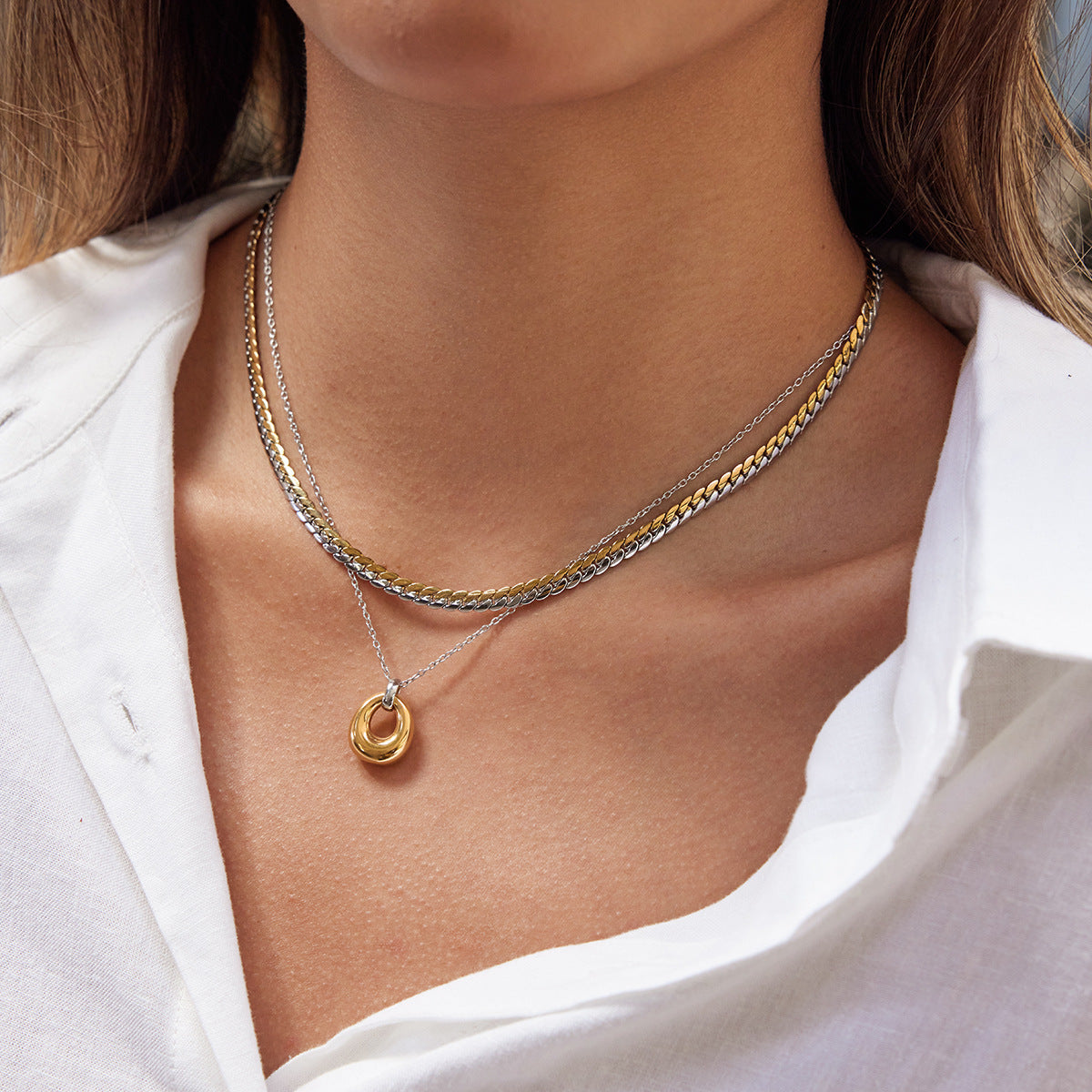 Collana Minimalista Geometrica in Acciaio al Titanio con Placcatura in Oro PVD Sottovuoto per Donna Catena a Clavicola in Acciaio Inossidabile