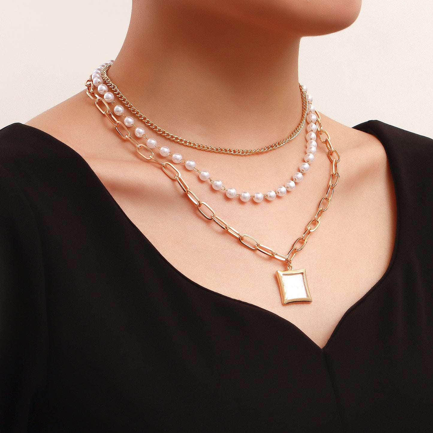 Minimalist Vintage Square Mother-of-Pearl Pendant Necklace for Women with Alloy Chain and Electroplated Finish