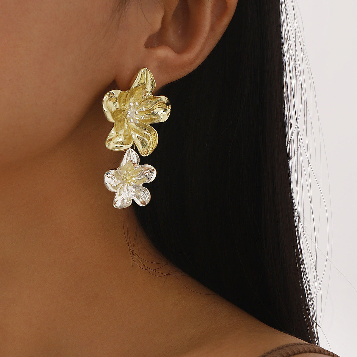 Pendientes de aleación con diseño floral geométrico de inspiración vintage y acabado chapado para mujer