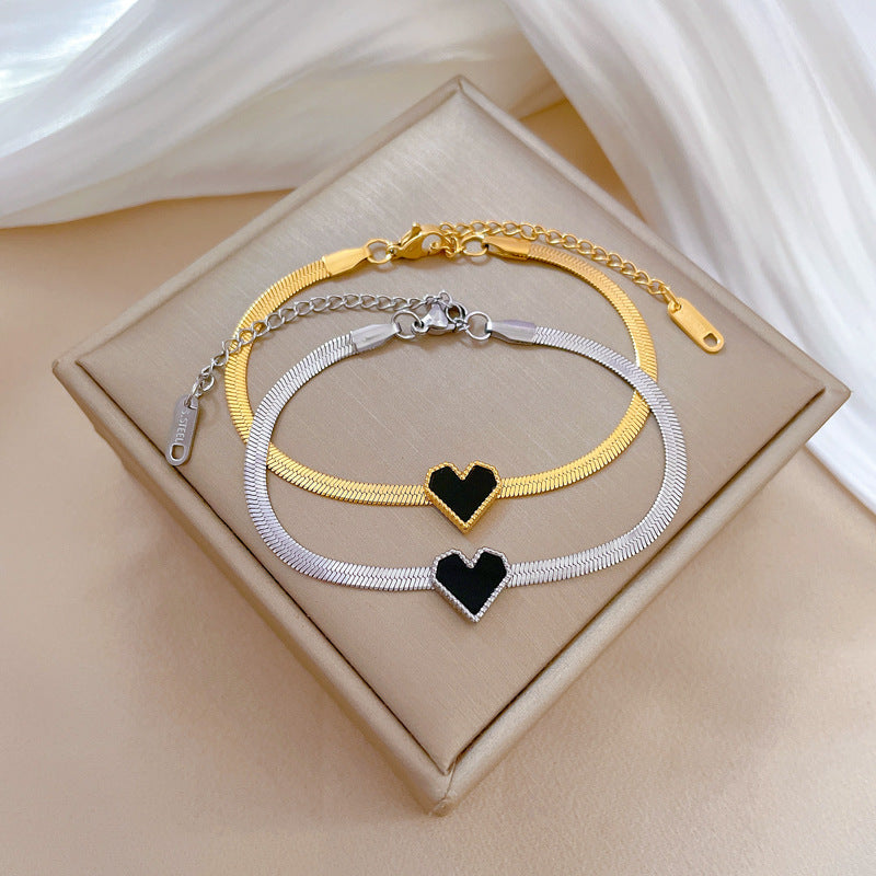 Bracciale Vintage Snake Chain con Cuore in Acciaio al Titanio Placcato Oro e Texture Ondulata Unisex