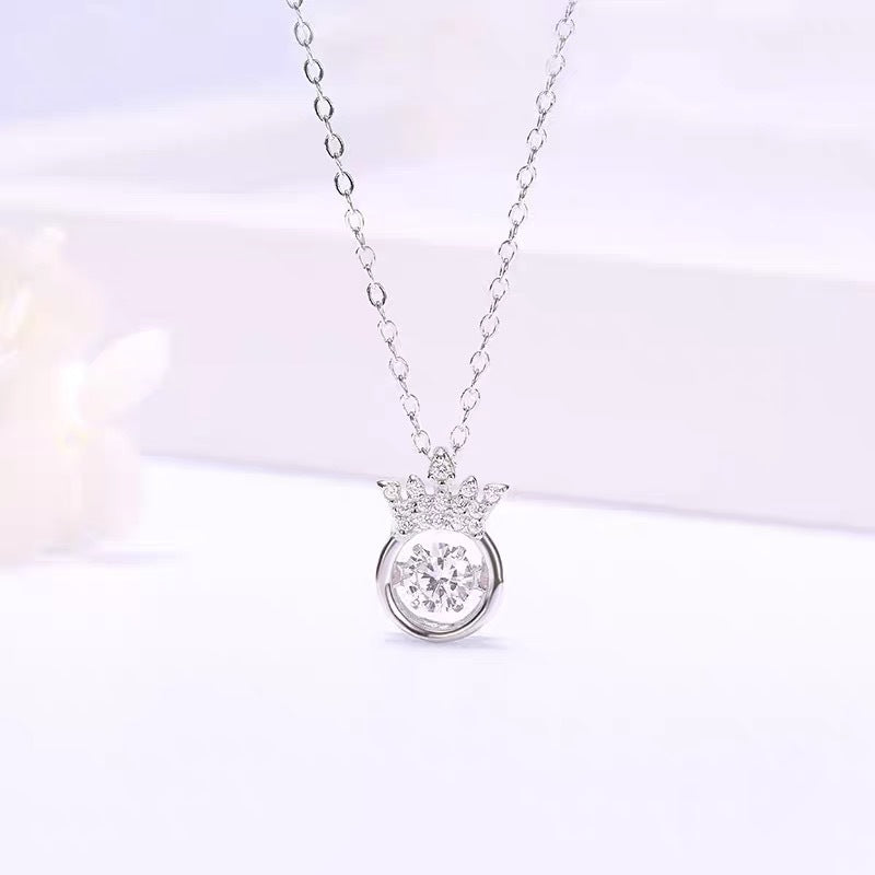 Affascinante collana in acciaio al titanio a forma di corona con intarsio di strass per donna, catena minimalista per clavicola
