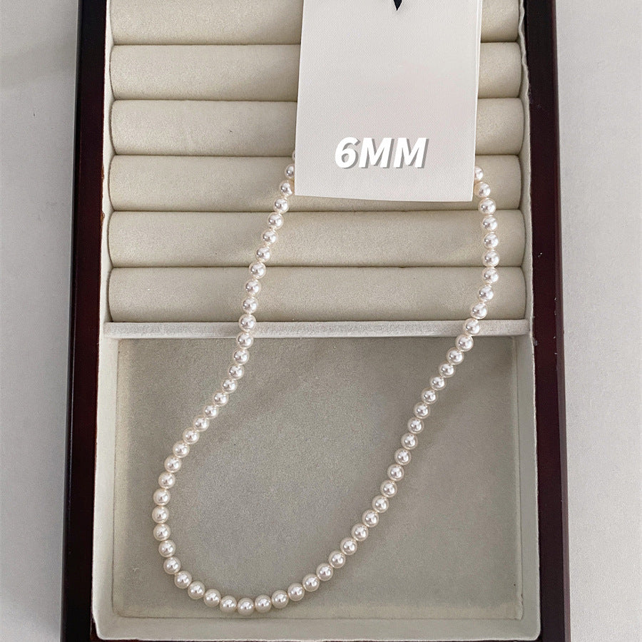 Elegante Collana da Donna Ispirata alla Francia con Perle e Pendente a U, Accenti di Perle Sintetiche e Madreperla, Finitura Placcata, Delicata Catena alla Clavicola