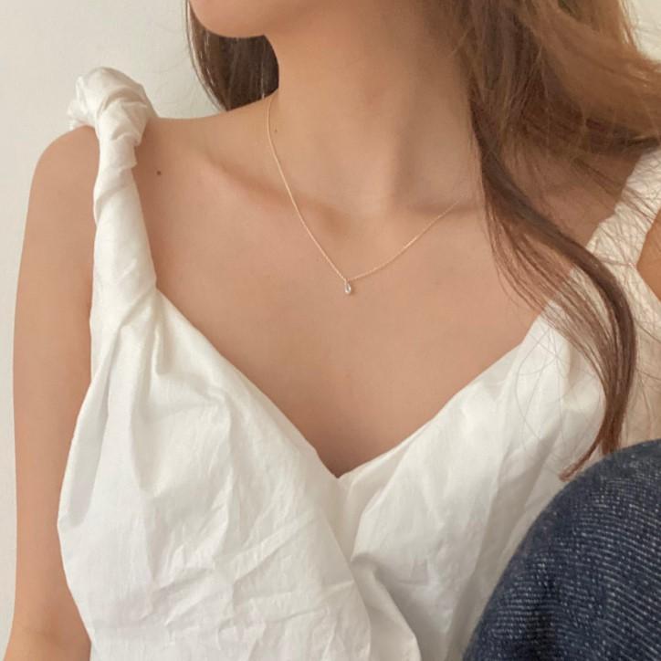 Collana Minimalista con Pendente Geometrico in Argento Sterling 925 con Dettagli in Strass
