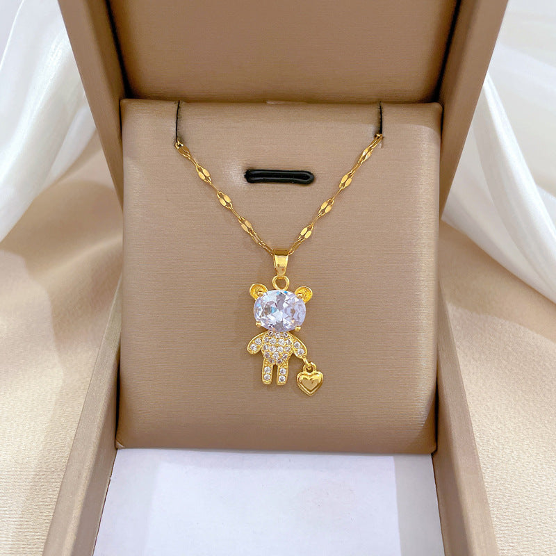 Collana in acciaio al titanio a forma di cuore stile cartone animato con intarsio di strass e grazioso ciondolo a orsetto per donna