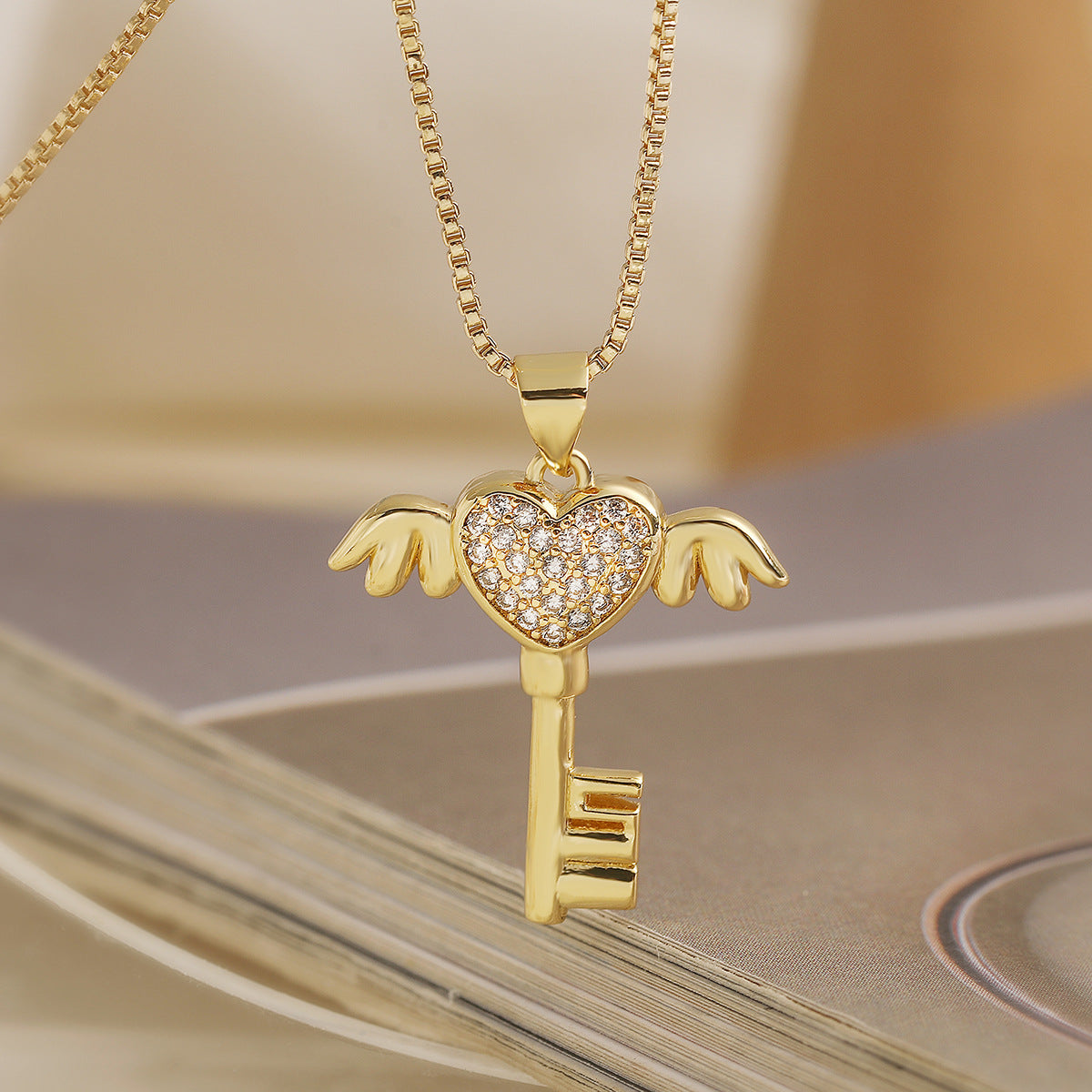Collana con Ciondolo a Cuore Minimalista in Rame con Intarsio di Zirconi per Donna