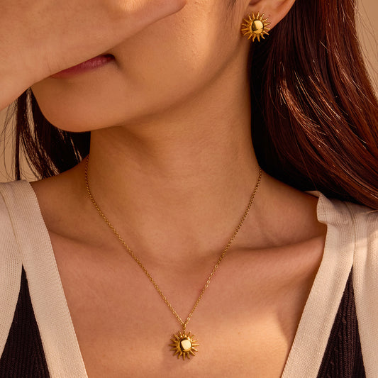Fashionable Sunflower Pendant Necklace Set with Stainless Steel Chain and Earrings for Women
