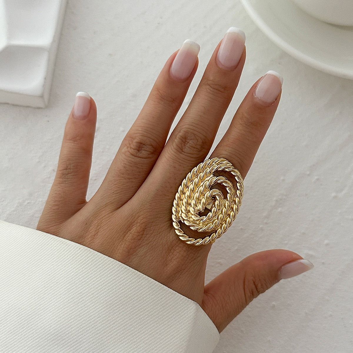 Anello aperto con fiore a cinque petali geometrico irregolare personalizzato con finitura in lega placcata