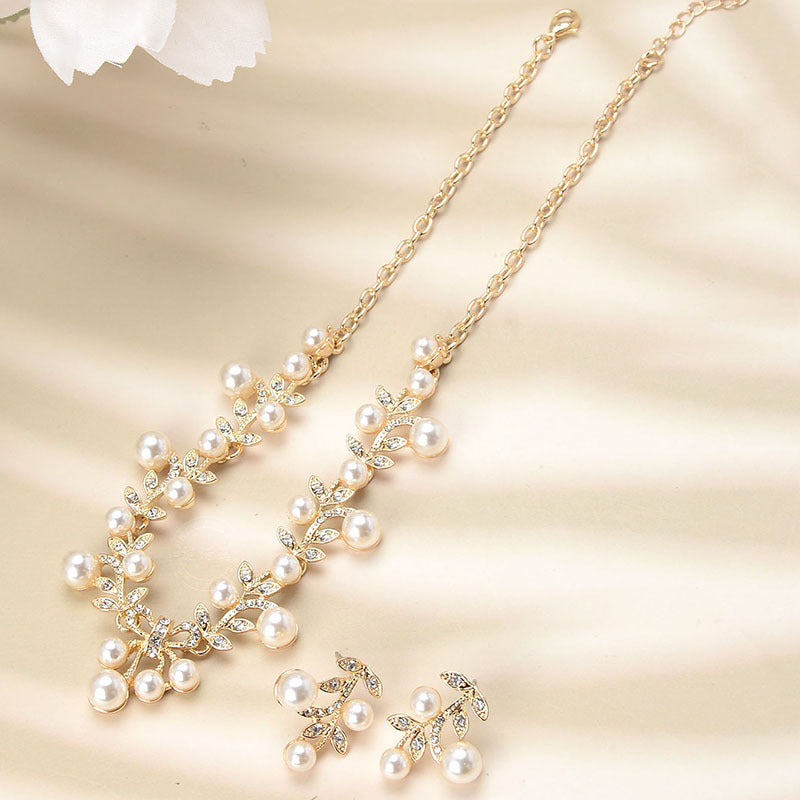 Set di collana con catena a serpente in lega placcata perla floreale bohémien e orecchini per le donne gioielli per feste di matrimonio