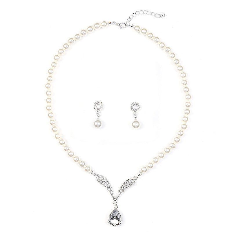 Chic Pearl Necklace and Earrings Set for Women with Rhinestone Inlay Heart-Shaped Pendant, Plated Alloy, Fresh and Sweet Style