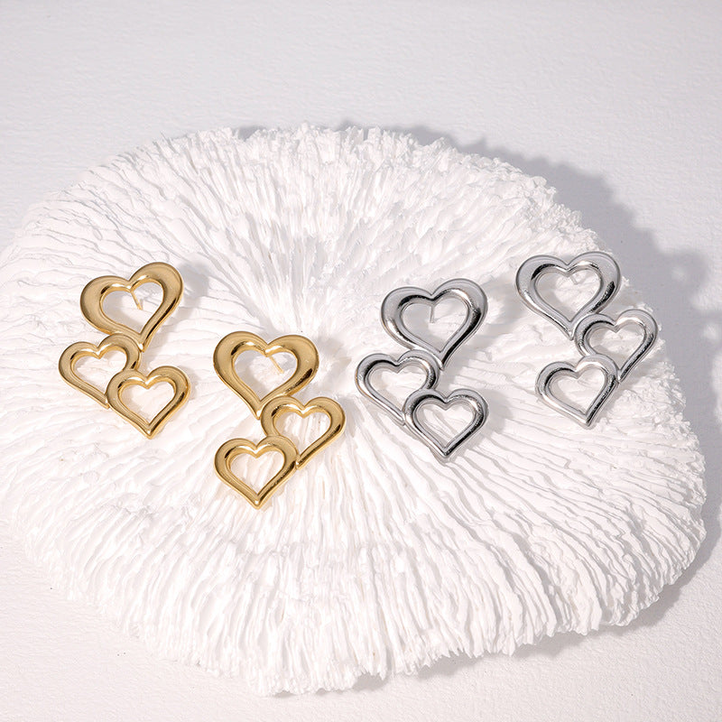 Orecchini a perno minimalisti da donna in acciaio inossidabile a forma di cuore cavo con finitura placcata
