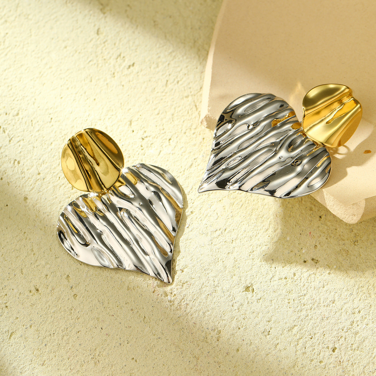 Pendientes de acero de titanio con patrón irregular de ondas y corazón, estilo vintage, para mujer con acabado chapado