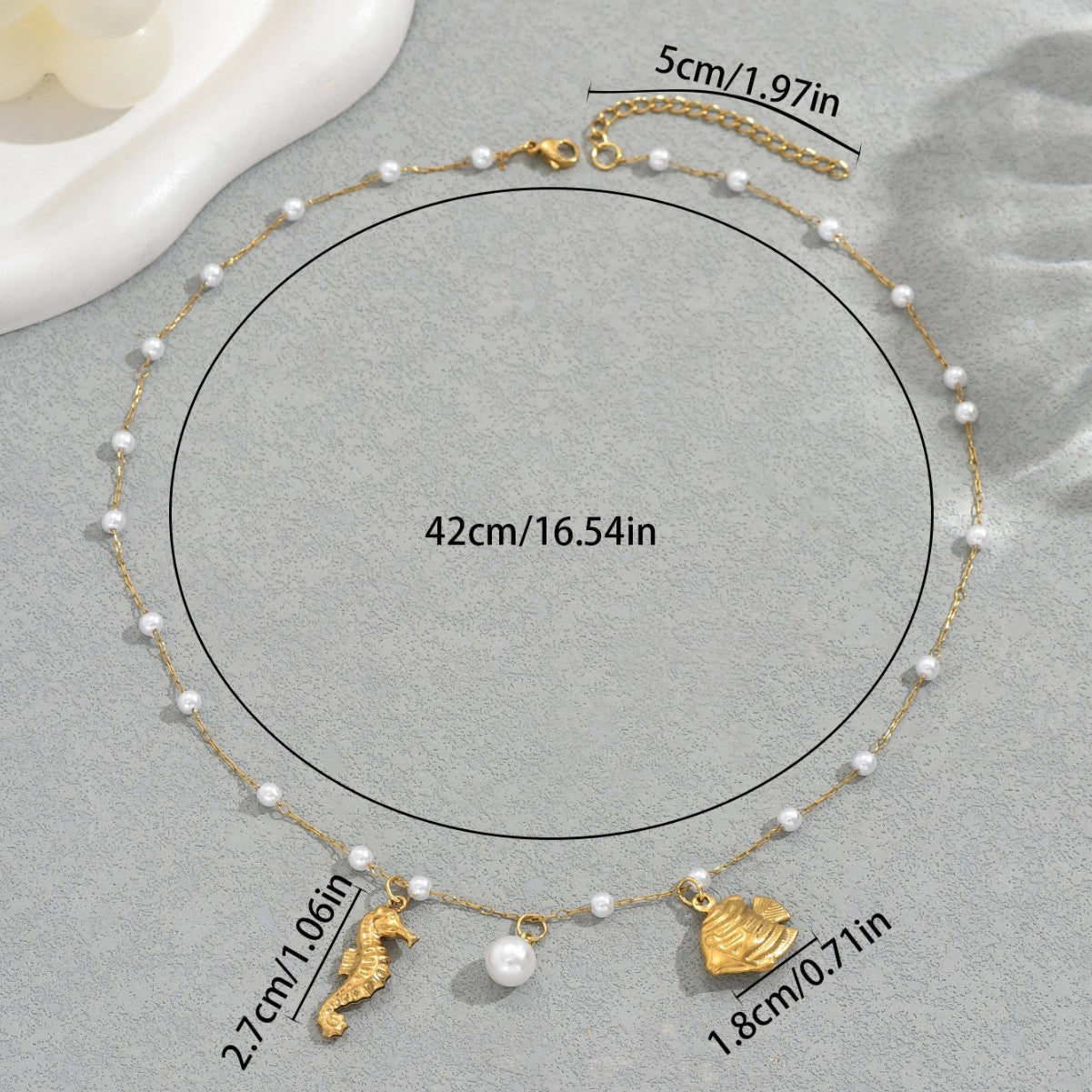 Collar con colgante de caballito de mar geométrico para mujer en cobre con incrustaciones de perlas, joyería de moda inspirada en el océano