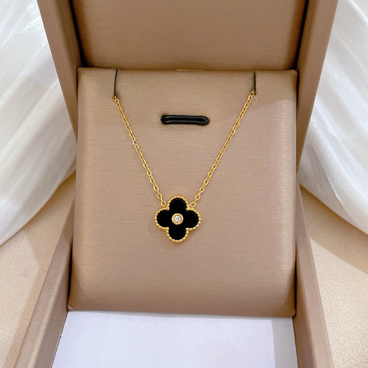 Cadena de clavícula minimalista geométrica de titanio y acero con motivo floral