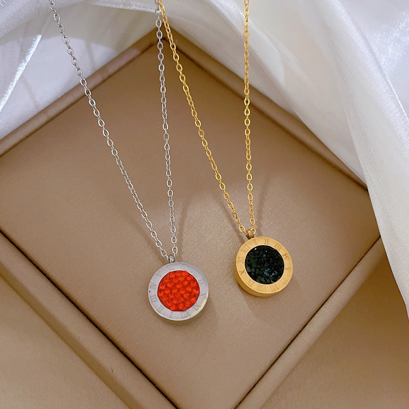 Collana Minimalista Romana a Doppio Lato in Acciaio al Titanio da Donna con Pendente Geometrico e Placcatura in Oro