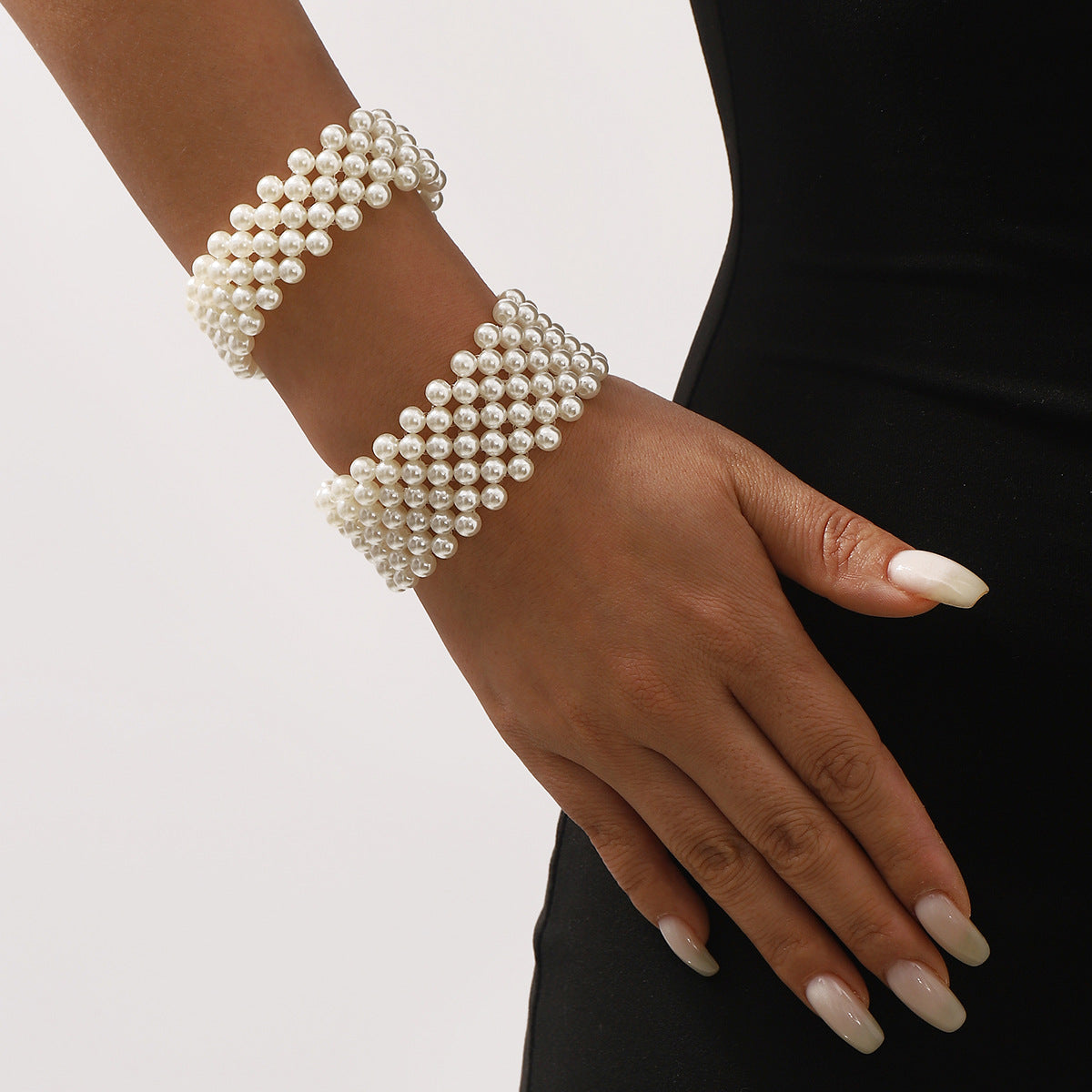 Fashionable OL Style Elastic Pearl-Style Bracelet for Women Handmade Woven Bangle with Natural Aesthetic