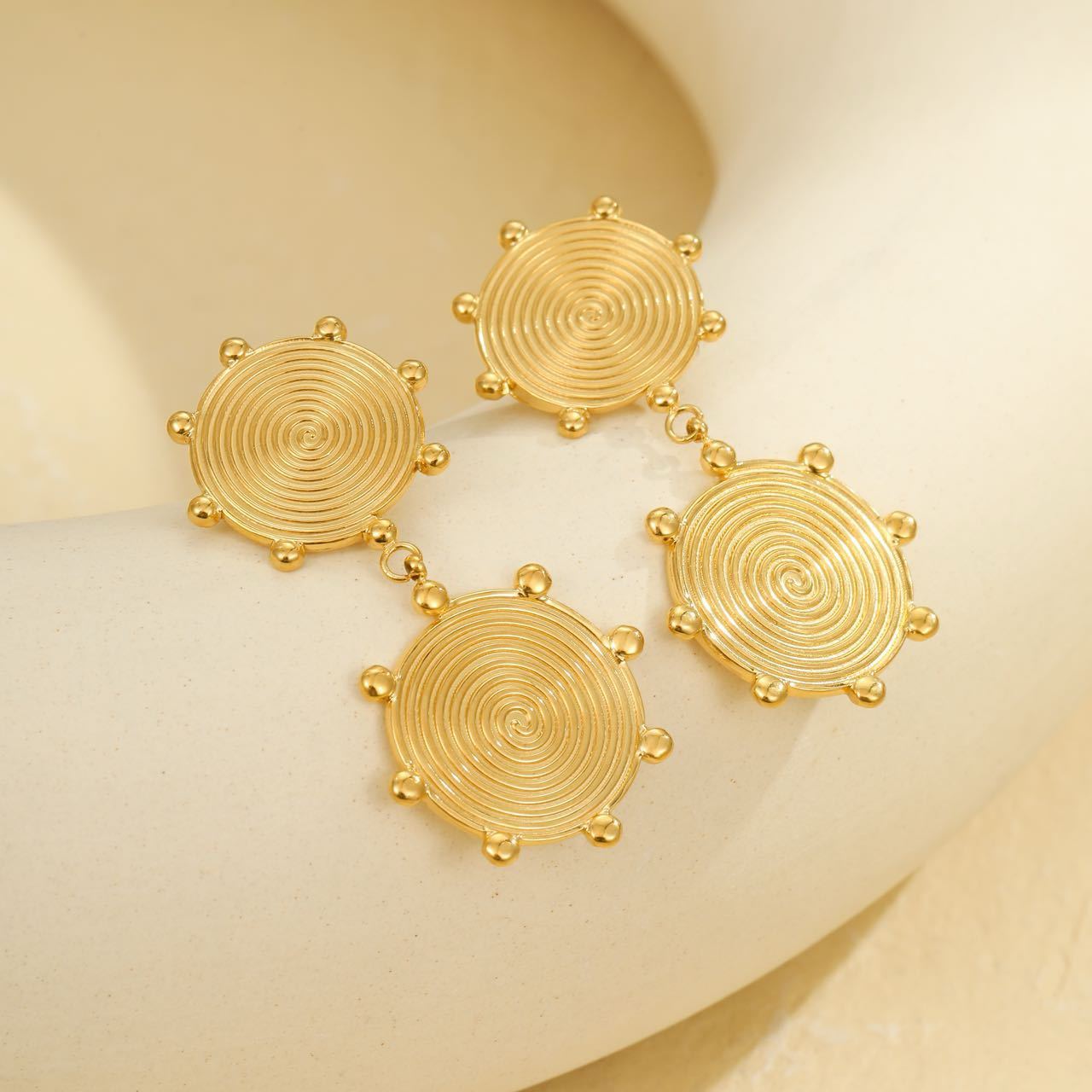 Pendientes de espiral circulares geométricos de acero inoxidable bañados en oro de 18 quilates OL para mujer