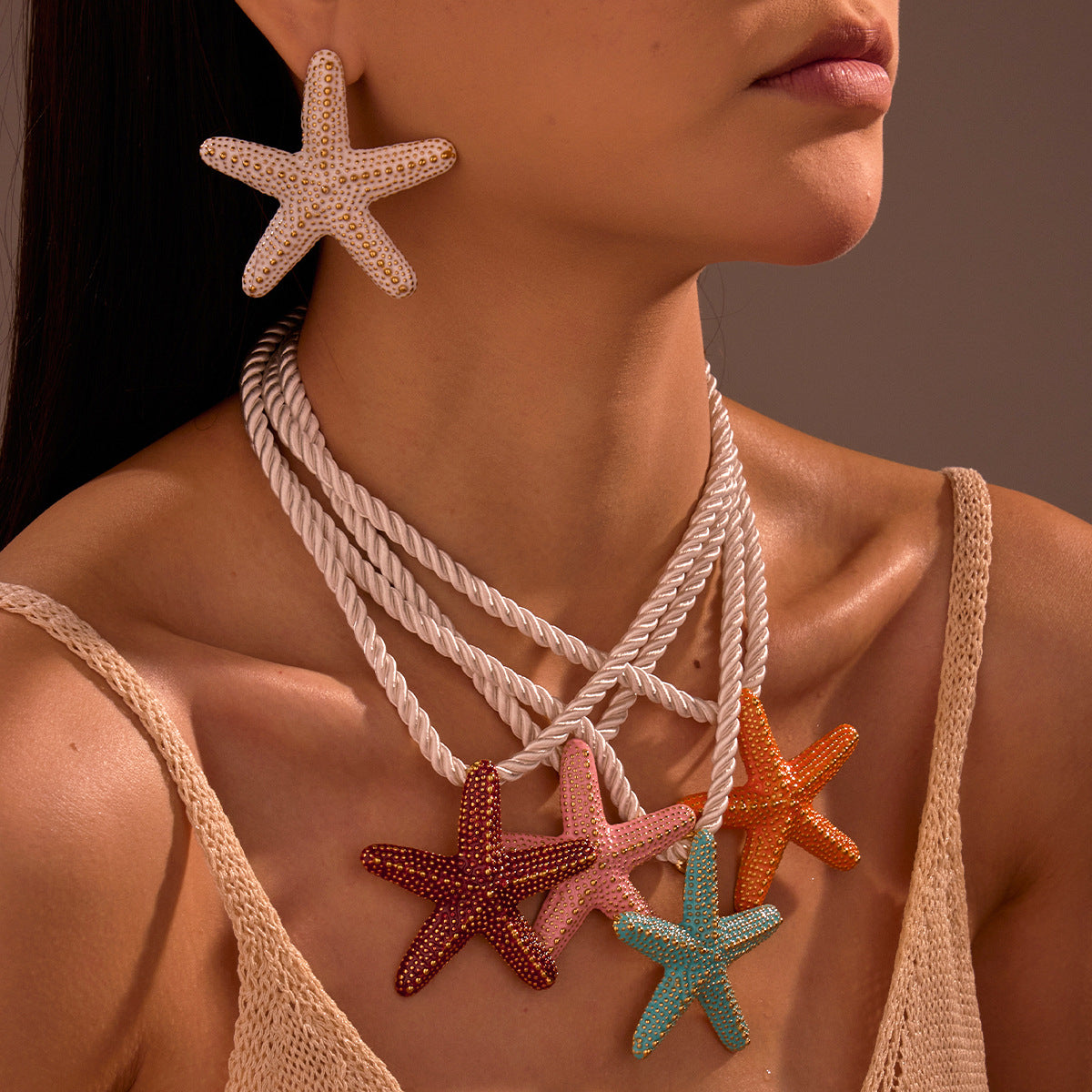 Collana con pendente a forma di stella marina alla moda a tema oceano in acciaio inossidabile con finitura placcata da donna